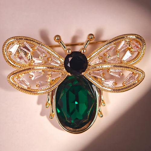 Emerald Bee – Green Gem Bee Brooch for Dogs | Chic Nature-Inspired Accent