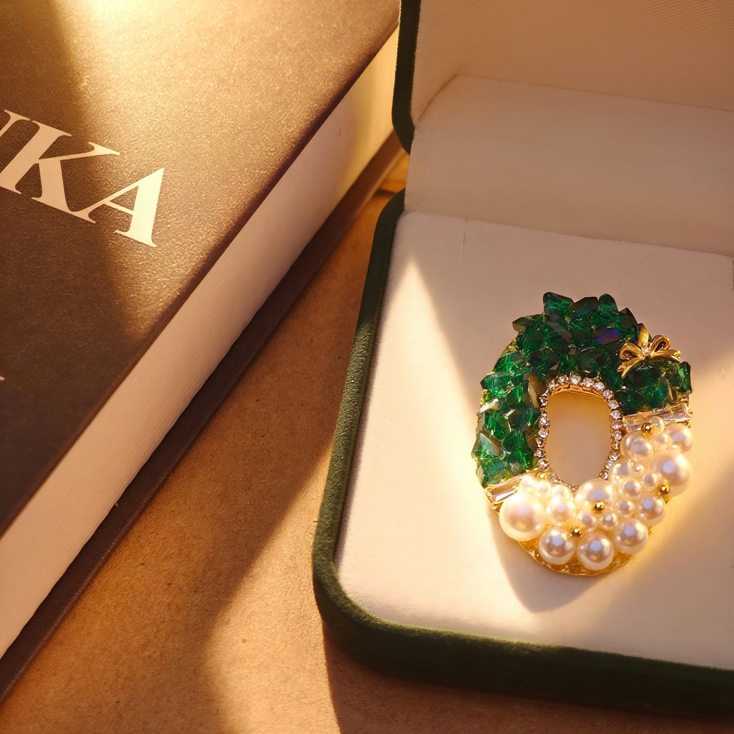 Emerald Wreath – Green & Pearl Brooch for Dogs | Holiday Outfit Accent