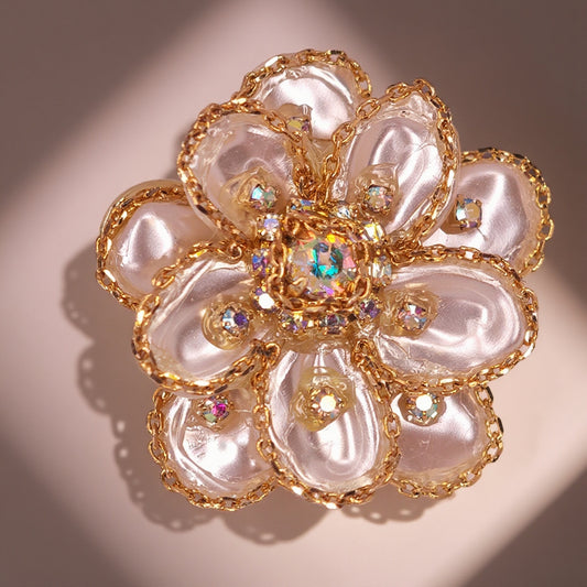 Fleur d’Aurore – Pearl Flower Brooch for Dogs | Elegant Handmade Bloom