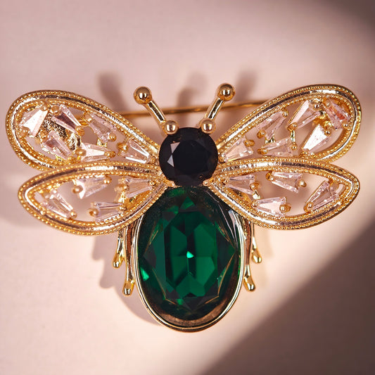 Emerald Bee – Green Gem Bee Brooch for Dogs | Chic Nature-Inspired Accent